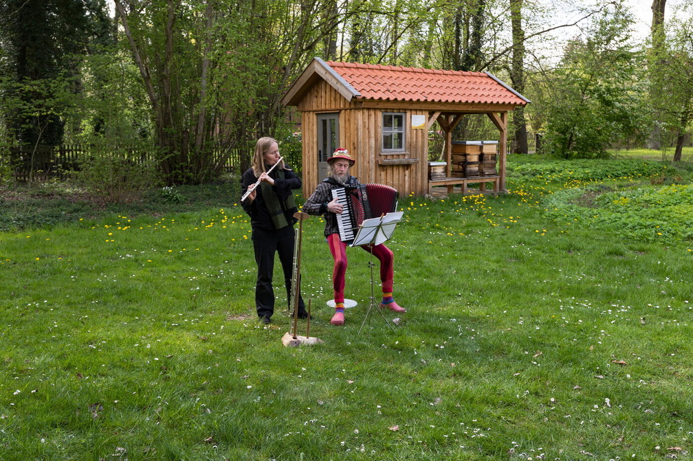 Duo Scurrile auf der Vernissage in Lübeln