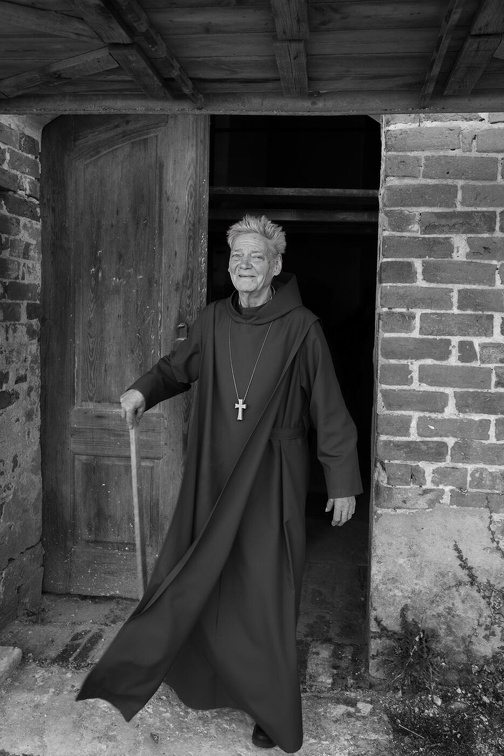 "Bruder Jens kommt aus der Klosterkirche. "