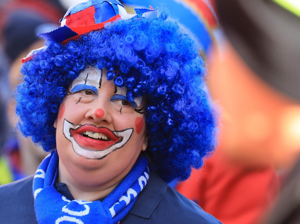 Karneval in blau und orange